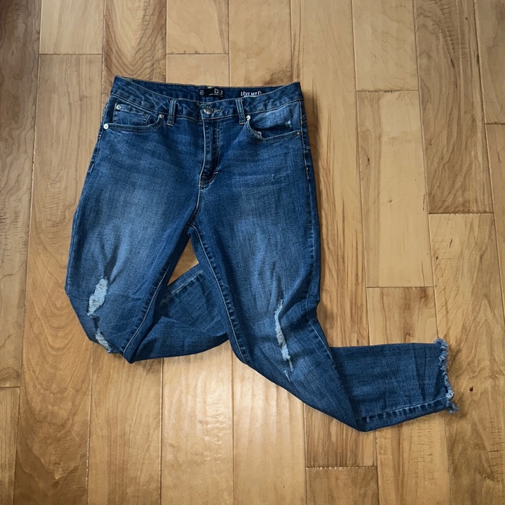 BBJ LOS ANGELES Lightly Distressed Skinny Jeans | Size 11/30